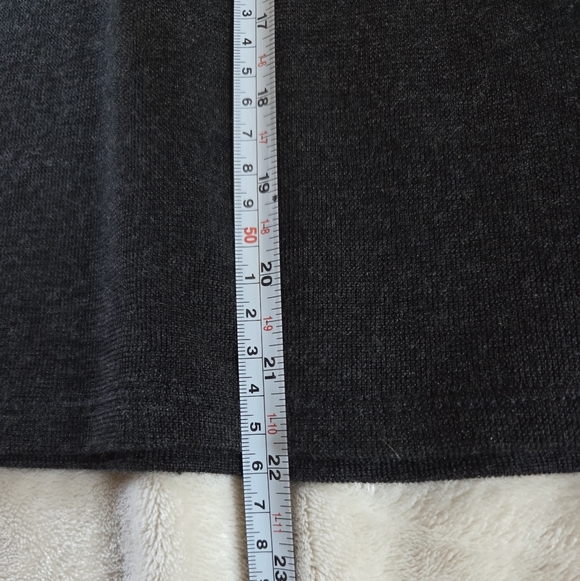 Akris Charcoal Gray Sleeveless Mock Neck Sweater Vest Women Size 8 Cashmere Silk - Picture 9 of 9